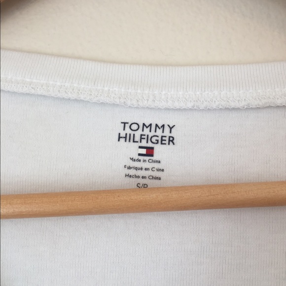 Vintage White Tommy Hilfiger T- Shirt! - Picture 4 of 5